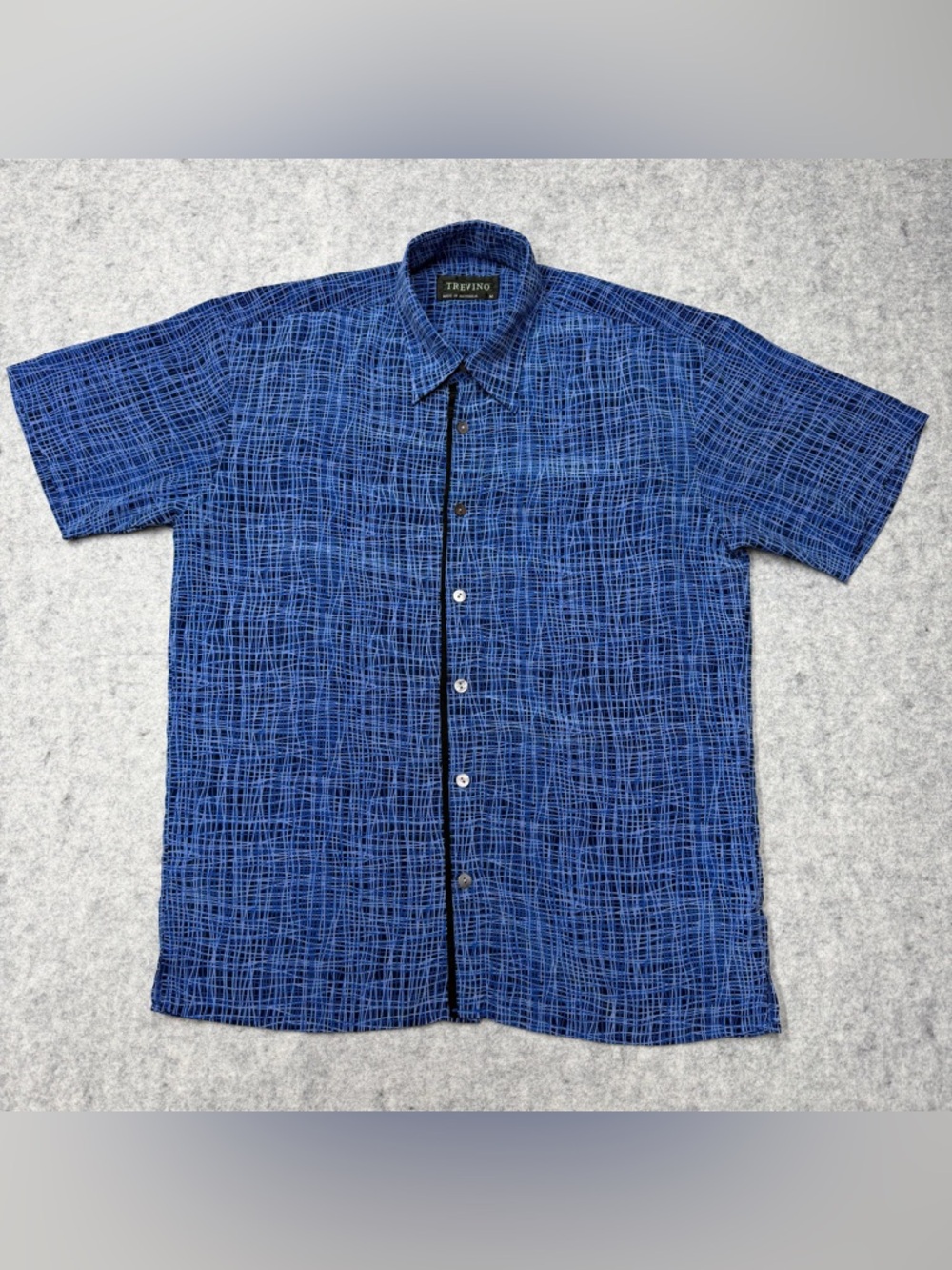 Trevino Men’s Blue Abstract Crosshatch Print Shirt Size M ShortSleeve MicroFibre